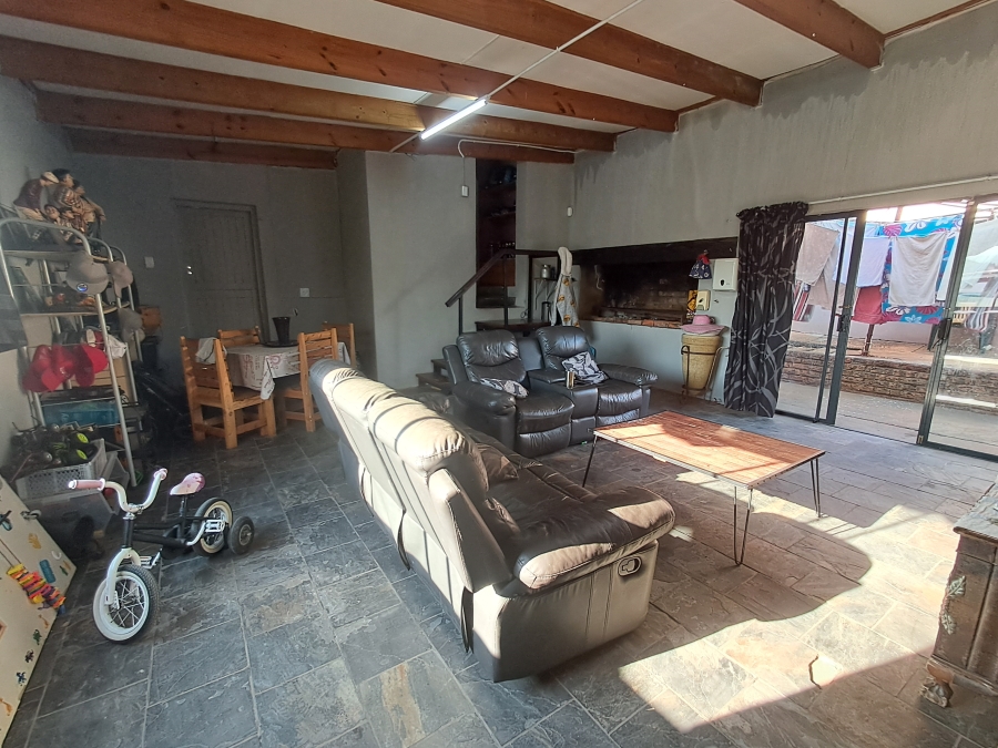 4 Bedroom Property for Sale in Van Riebeeck Hoogte Eastern Cape